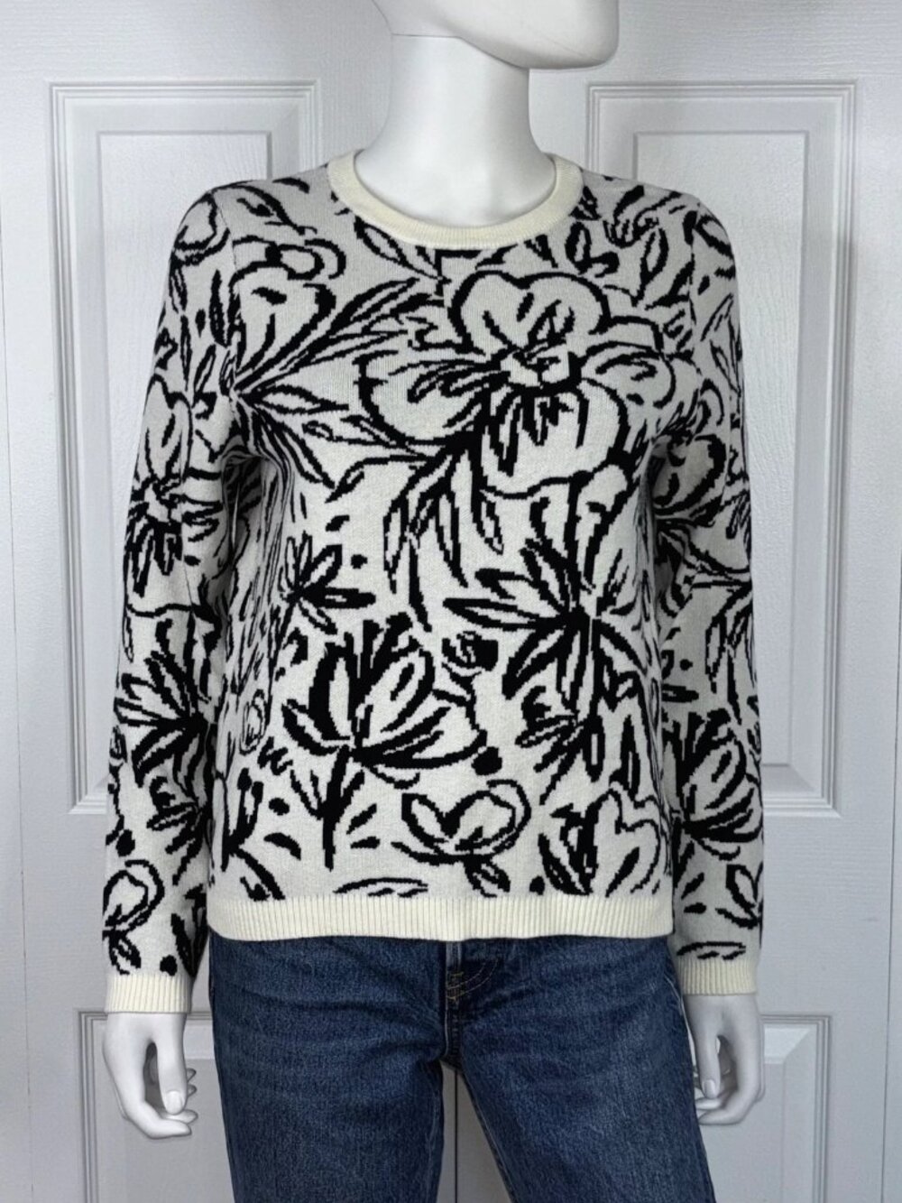 TAHARI women's floral knit sweater size Medium